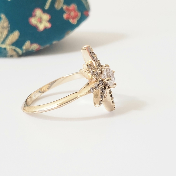 Luna Celestial Crystal Star Ring - Picture 2 of 12